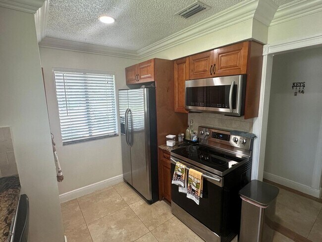 Building Photo - 3801 Inlet Cir