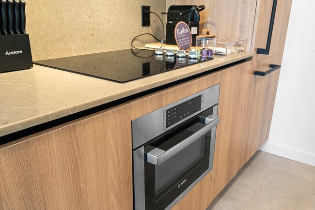 Building Photo - 121 NE 5th St