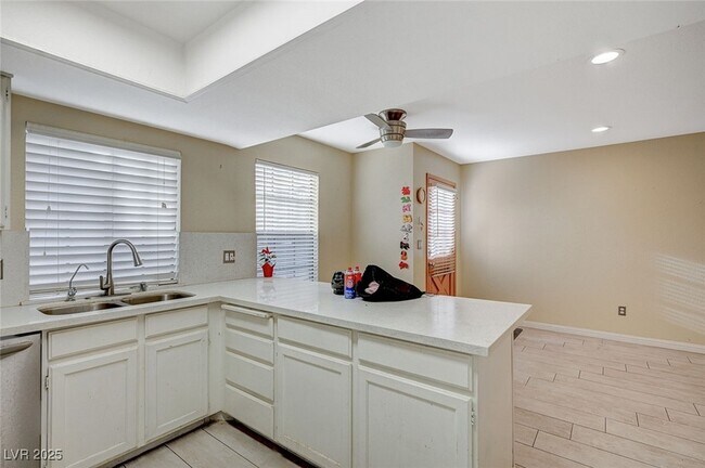 Building Photo - 5923 Laredo St