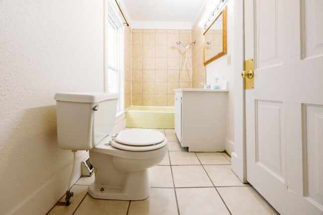 Building Photo - 317 W 4th St