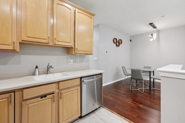 Building Photo - 351 Oswego Ct