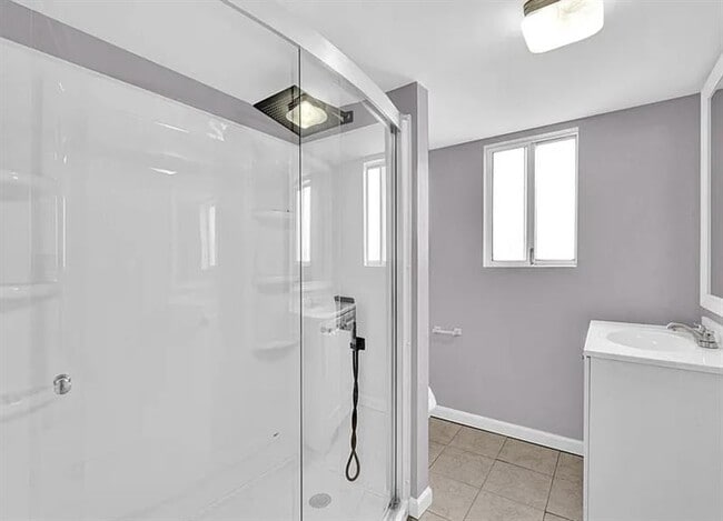 Building Photo - ELEGANT MARTIN HOME