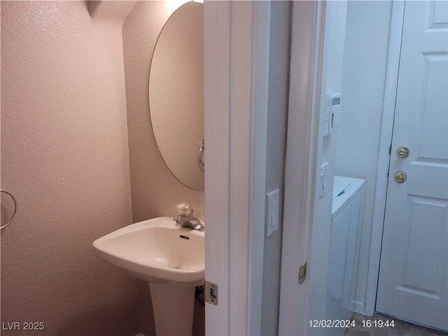 Building Photo - 7560 Mission Palm St