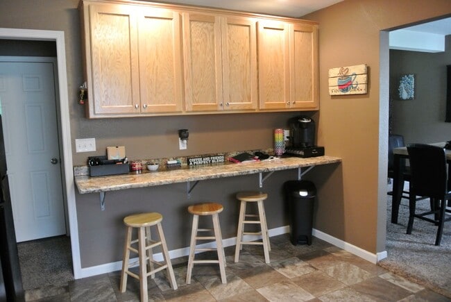 Building Photo - 2 Bedroom House!