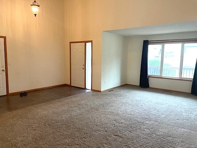 Building Photo - 707 E 7th St