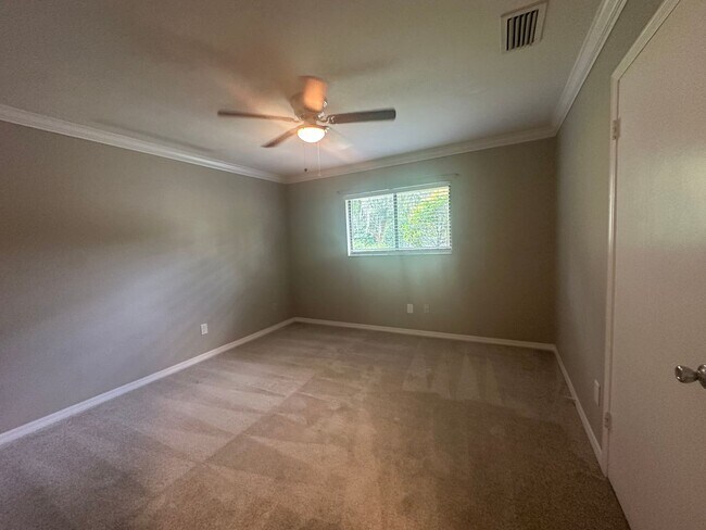 Building Photo - Popular Cathedral Oaks, Elegant Home