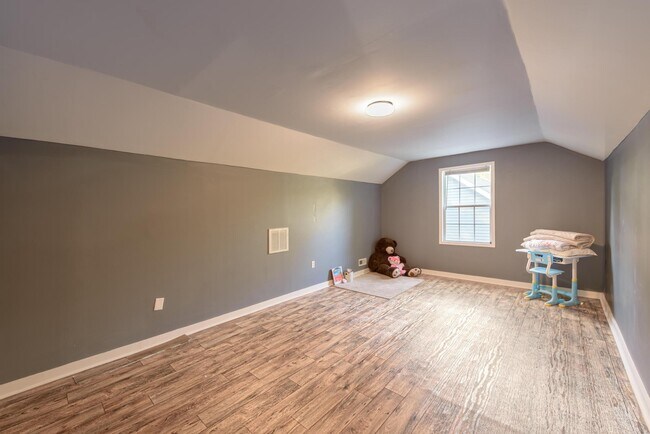 Building Photo - 1178 Sagamore Dr