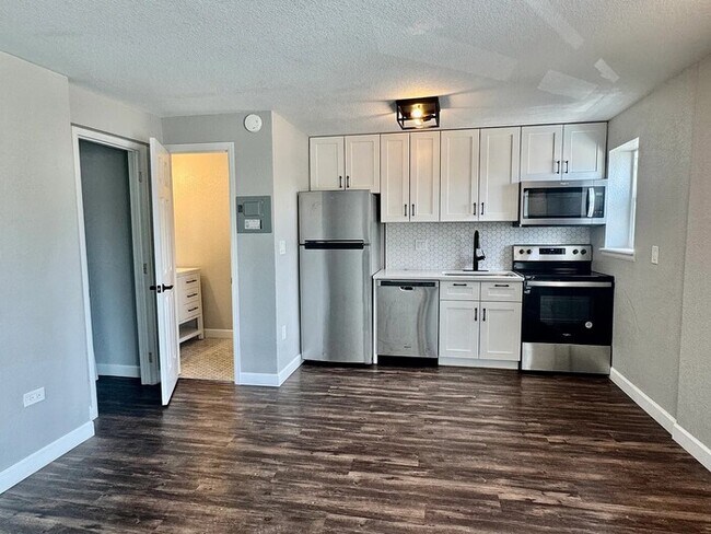 Building Photo - Look no further! newly remodeled 2 bed centrally located