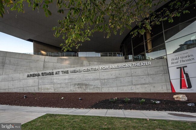 Building Photo - 1311 Delaware Ave SW