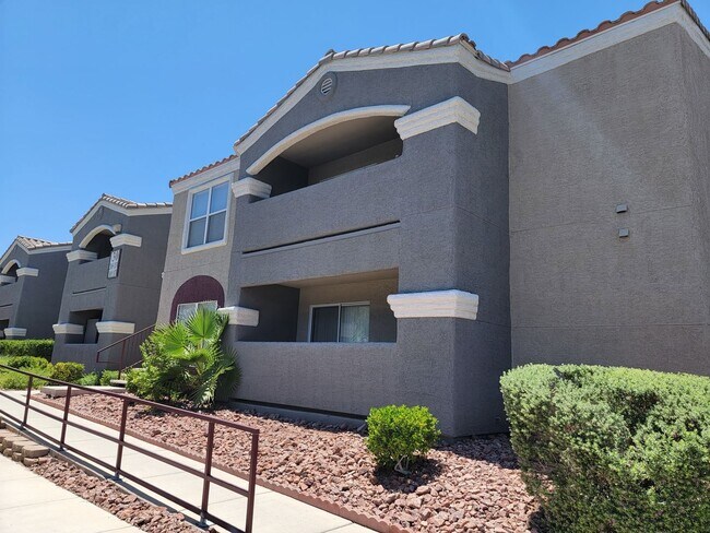 Building Photo - FULLY FURNISHED 2 BEDROOM CONDO*CLOSE TO A...