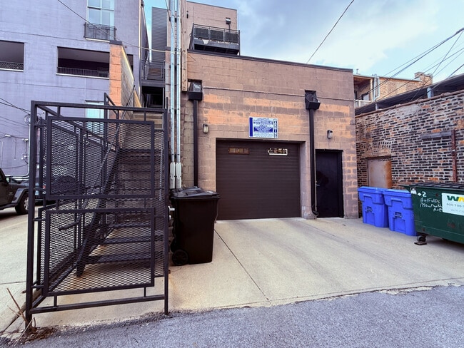 Building Photo - 1750 W North Ave