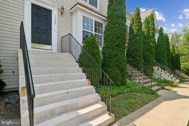 Building Photo - 1109 Pomelo Ct