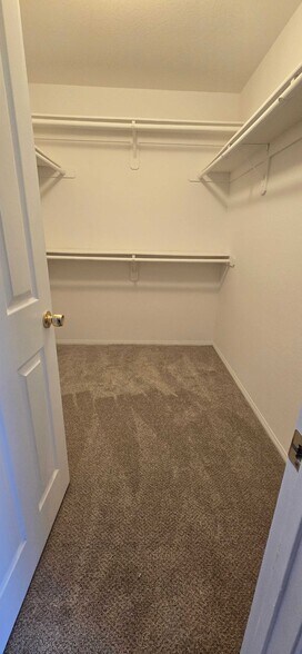 Building Photo - 43627 6th St E