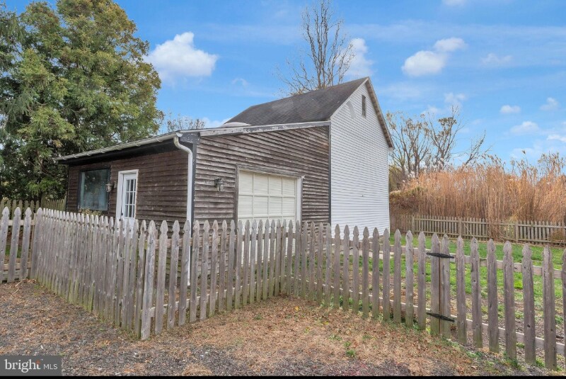 Building Photo - 132 S Main St