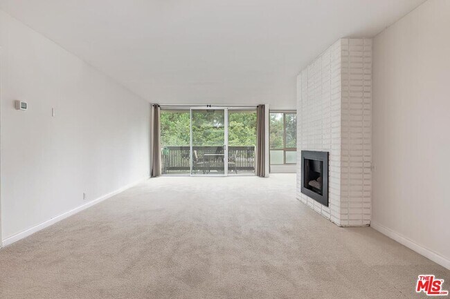 Building Photo - 809 S Bundy Dr