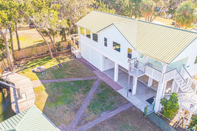 Building Photo - 2247 S Waterman Dr
