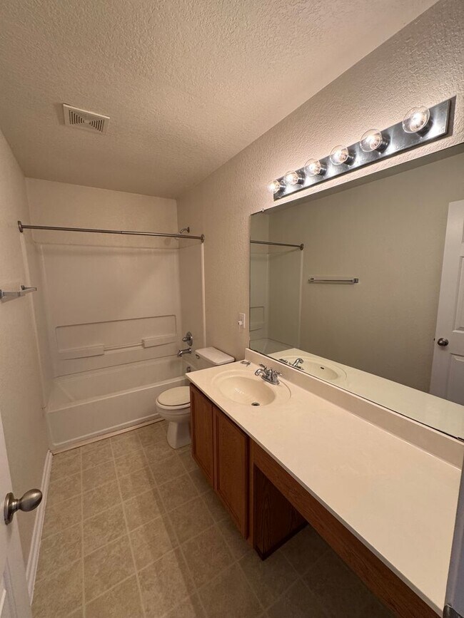 Building Photo - CUTE 2-STORY NESTLED ON A CUL-DE-SAC FEATU...