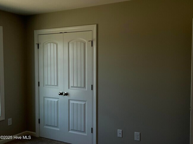 Building Photo - 821 Sarah Rebecca Dr