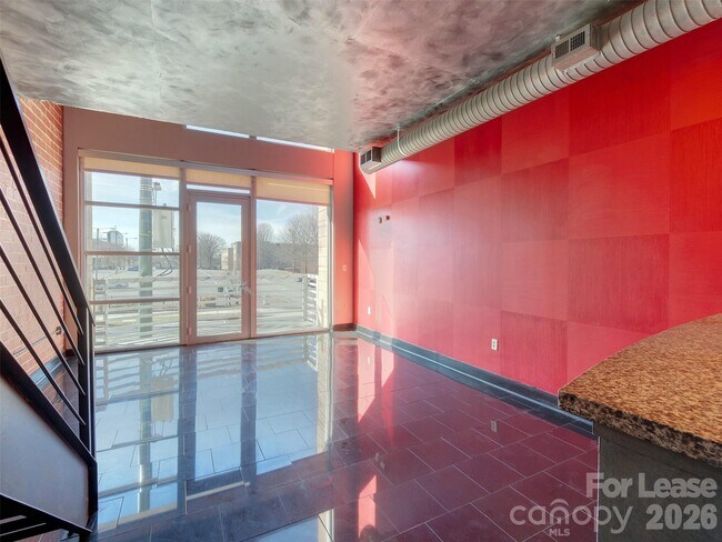 Building Photo - 710 W Trade St