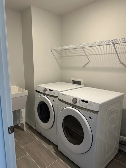 Building Photo - Room in Townhome on Arkose Dr