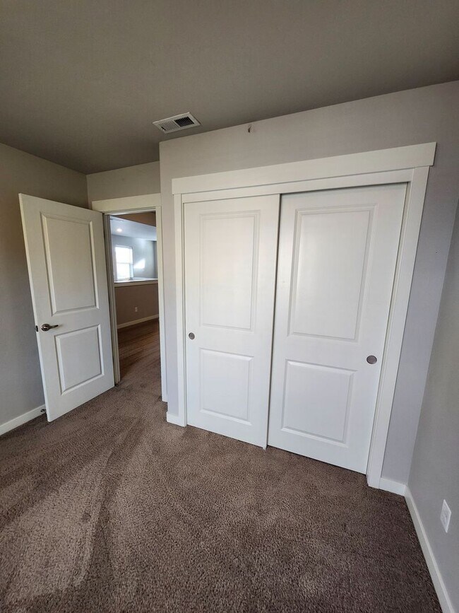 Building Photo - 3035 SW Black Butte Ln