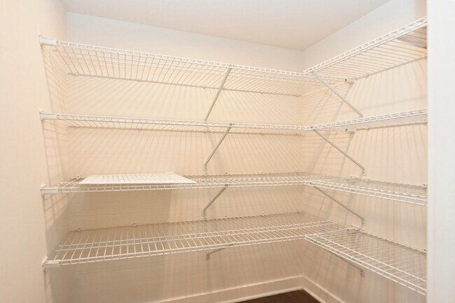 Building Photo - Rent to Own Option - Beautiful, like new 3BR/2.5BA townhouse in Goodlettsville
