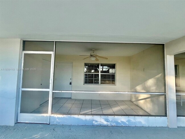 Building Photo - 501 Blue Heron Dr