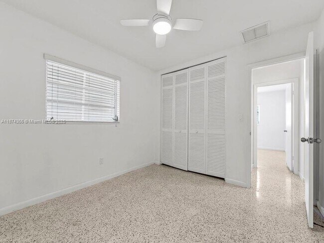 Building Photo - 1515 NE 2nd Ave