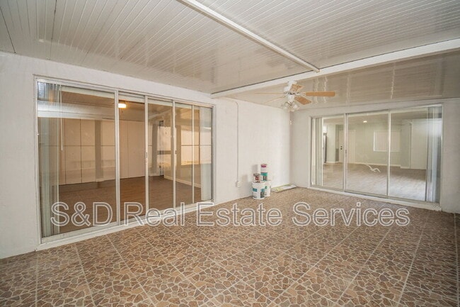 Building Photo - 304 La Serena St