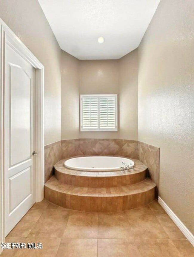 Building Photo - 13574 Emerald Falls Dr