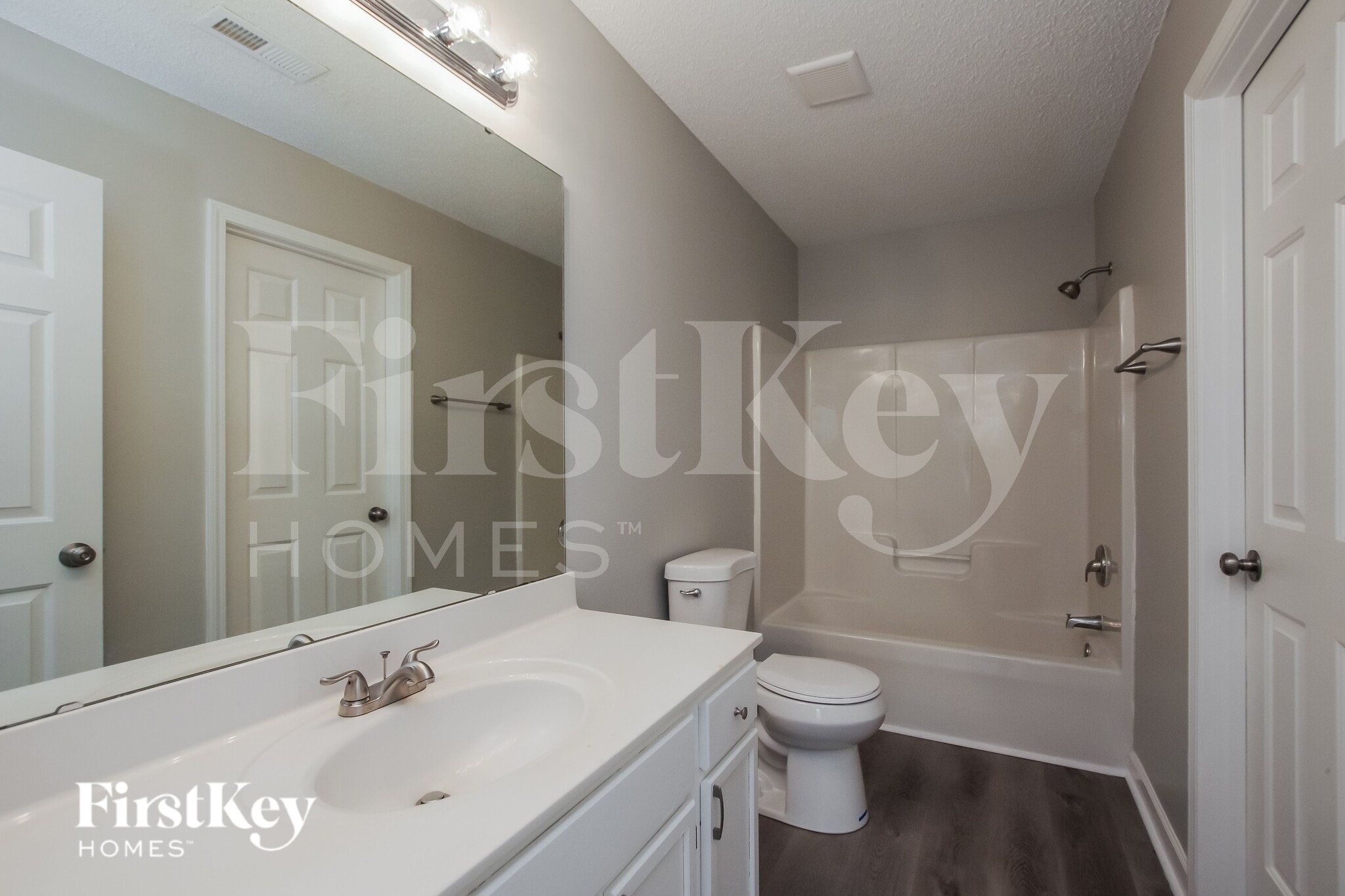 Building Photo - 2819 Rosemeade Dr