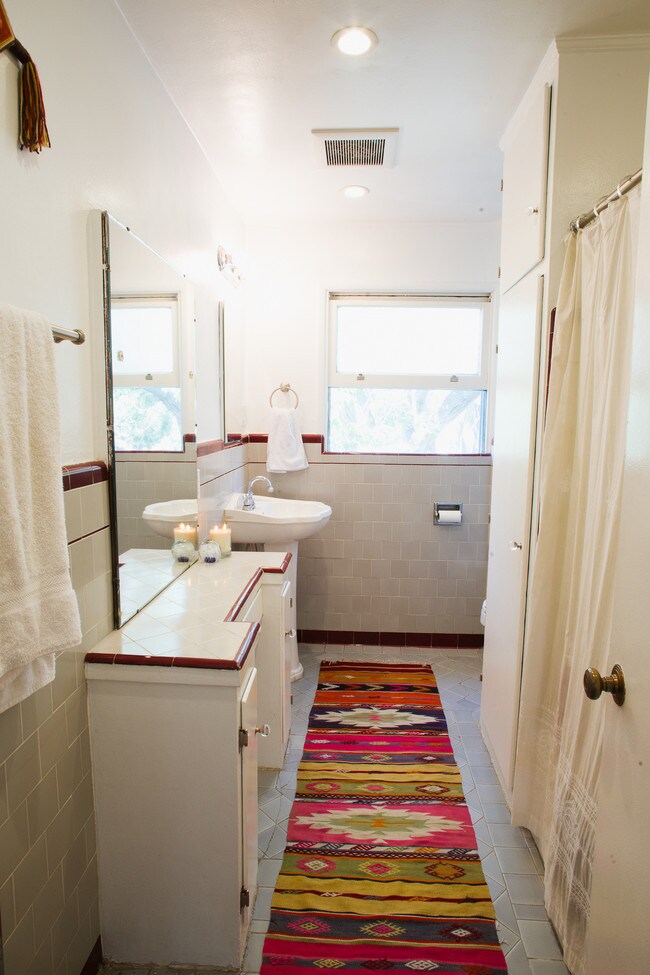 Building Photo - 725 Echo Park Terrace
