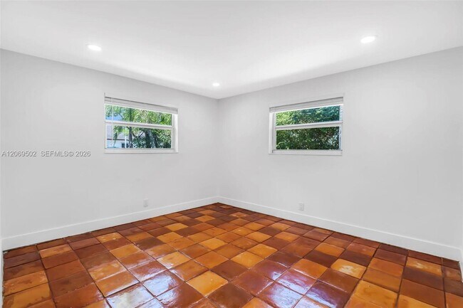 Building Photo - 850 SW 12th Ct