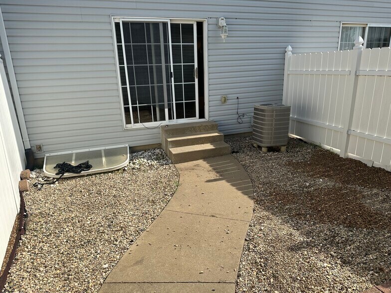 Building Photo - 5503 SW Chapella St