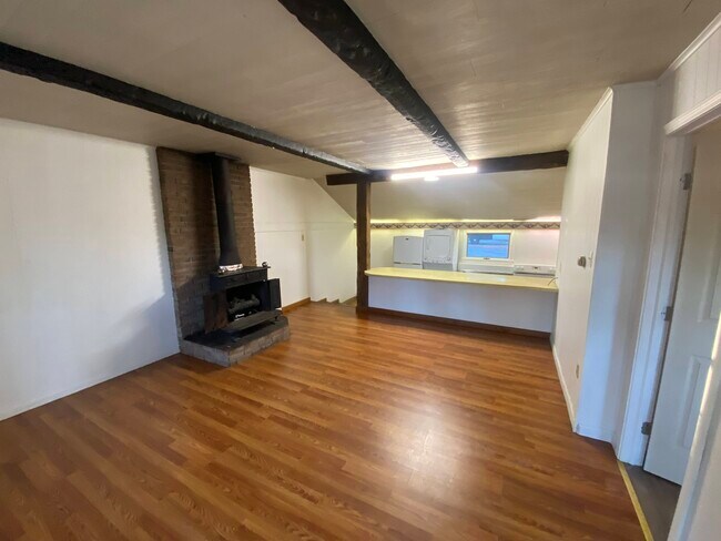 Building Photo - Chestnut Grove Village 11