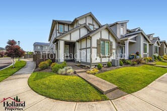 Building Photo - ** NEW PRICE ** Gorgeous 3-Bed Hillsboro Home with a Fenced Yard!