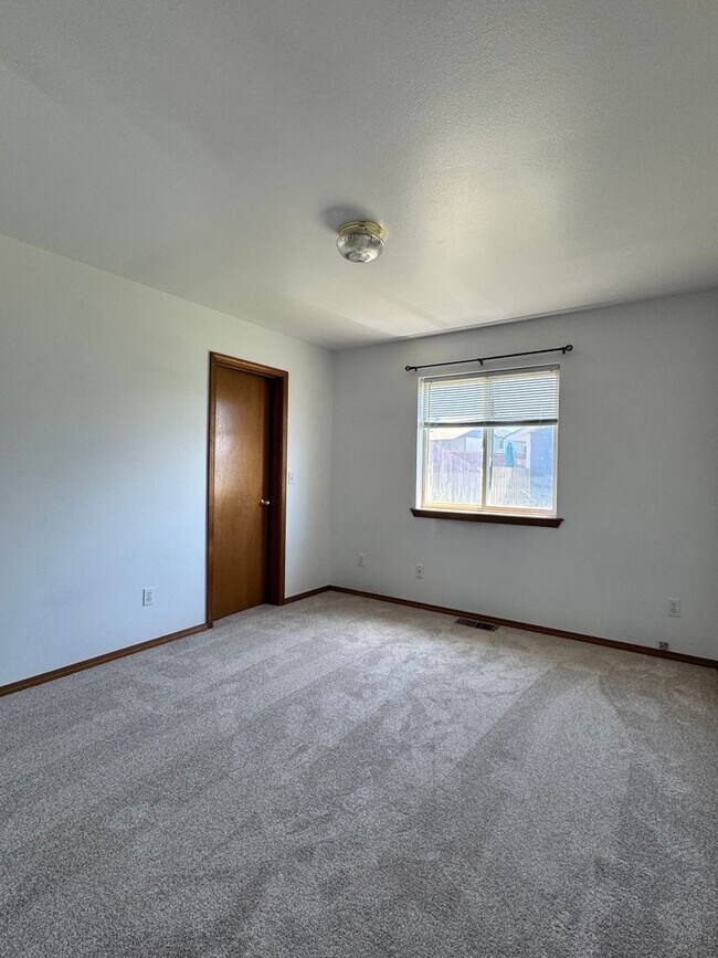 Building Photo - 4957 Pear Butte Dr