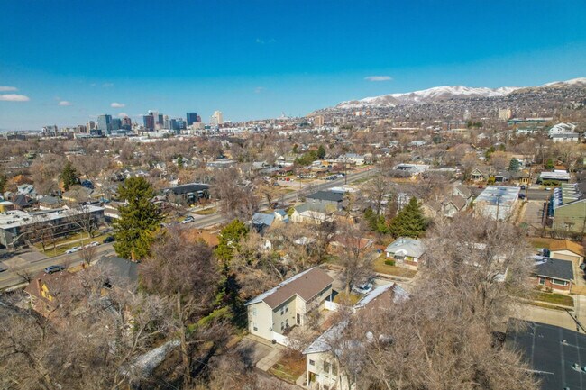 Building Photo - 924 Lowell Ave S