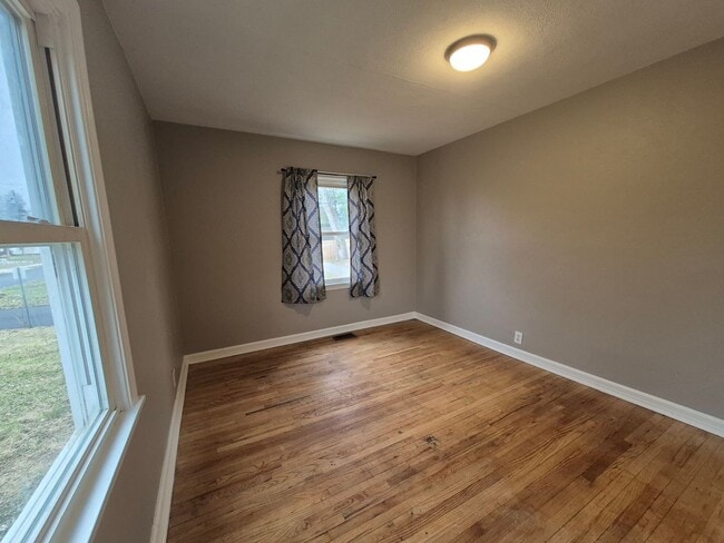 Building Photo - Charming 3-bedroom home!