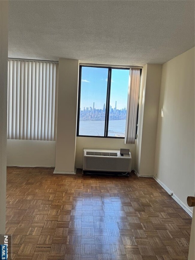 Building Photo - 200 Winston Dr