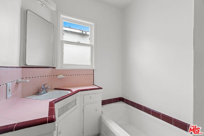 Building Photo - 11813 Gateway Blvd