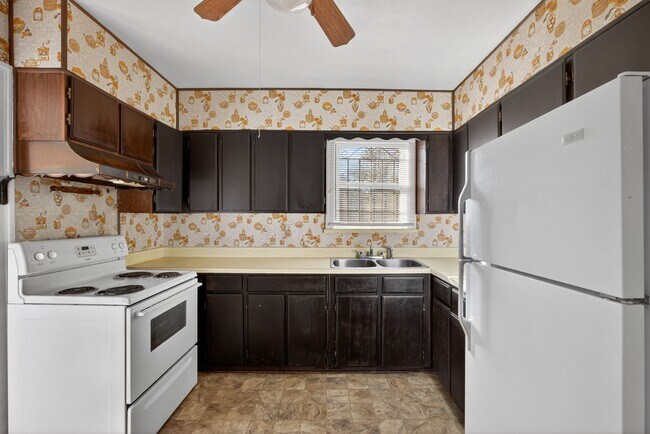 Building Photo - Spacious 3-Bedroom Corner Home with Garage & Private Courtyard