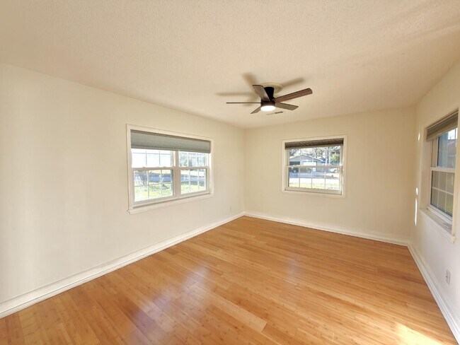 Building Photo - 1216 Eastwood Ave