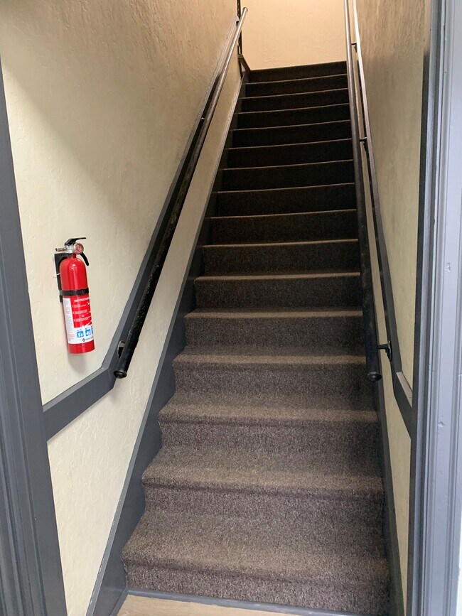 stairs to 2 upstairs units - 370 S State St