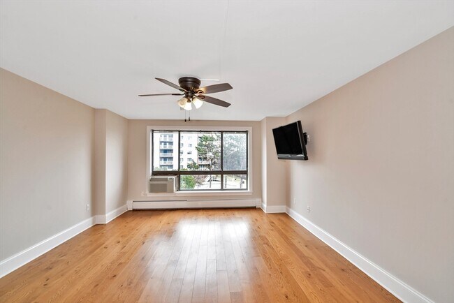 Building Photo - 125 Coolidge Ave