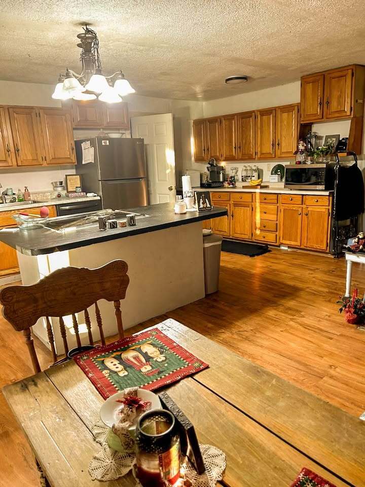 Building Photo - 212 Main St