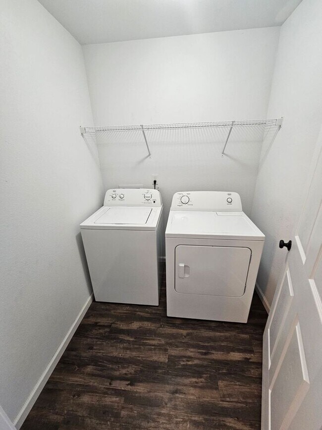 Building Photo - Spacious 3-Bedroom Home in Crossville with 2-Car Garage, Fenced Yard & Porches