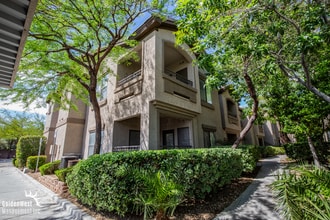 Building Photo - Lovely 1Bdm 1Ba Gated Condo in the Heart of Providence Area!
