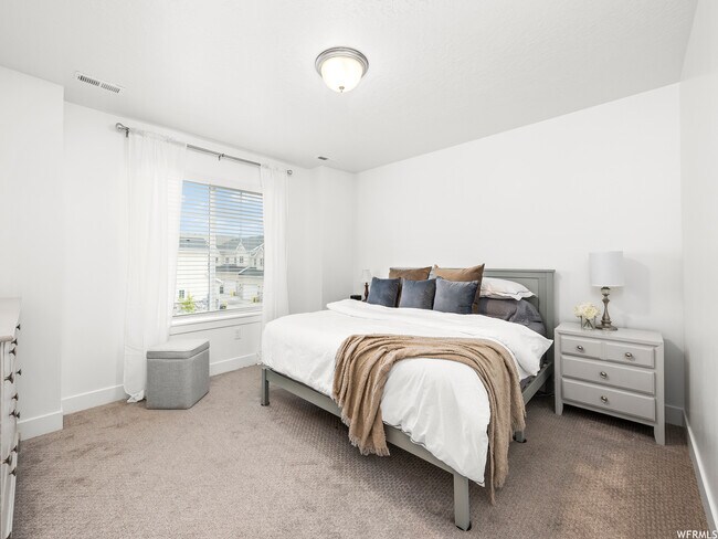 Building Photo - 1163 E 920 N