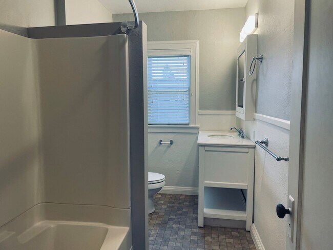 Building Photo - Laurel Street Triplex